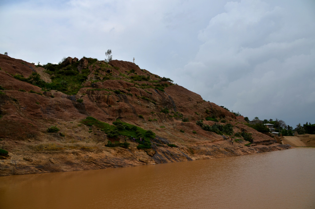 La piscina de la reina de Saba a Axum és una enorme cisterna d'aigua que es troba al nord de la ciutat