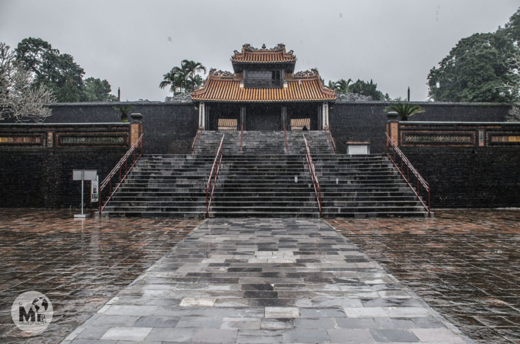 La pluja ens permet disfrutar de la visita a l'enorme complexe sense pràcticament ningú més