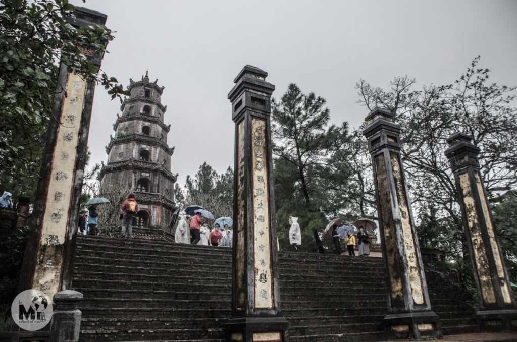 Accés a la pagoda de Linh Mu