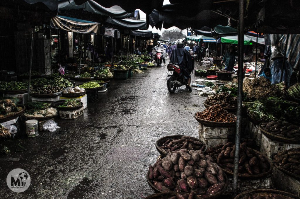 La pluja no impedeix que es segueixi mercadejant