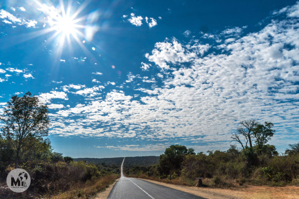 La carretera que ens porta cap al sud de la illa és completament rectilínia